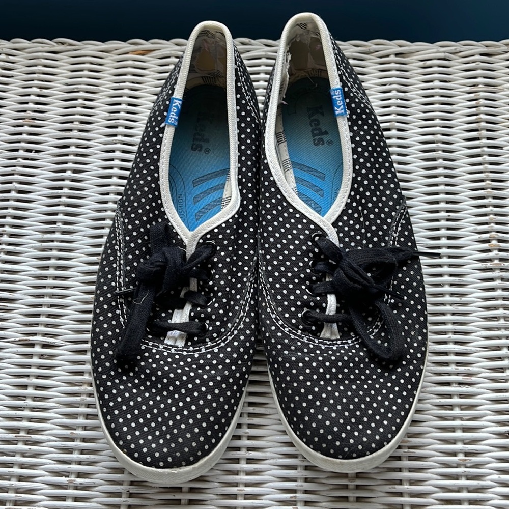 Women’s 7.5 polka dot Keds
